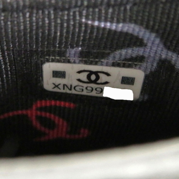 CHANEL White Caviar Leather Logo Wallet - Picture 9 of 9